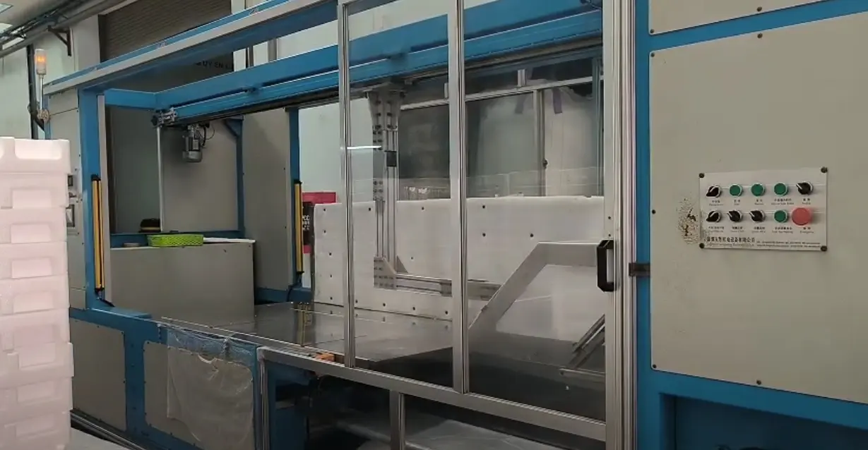 YouLi EPS Packing Machine works in Vietnam